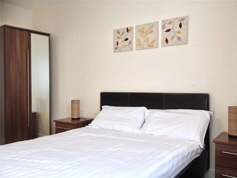 Oyo Arinza Apartments, Liverpool Hotel