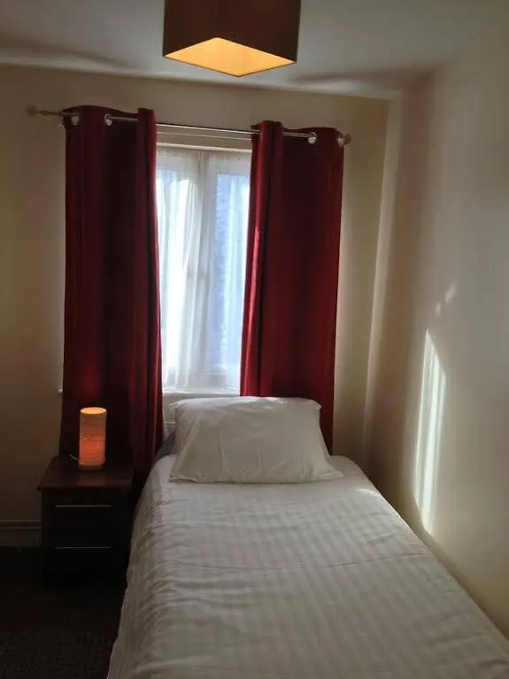 Oyo Arinza Apartments, Liverpool