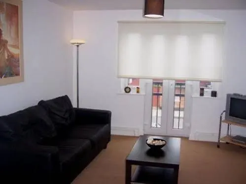 Oyo Arinza Apartments, Liverpool 3*,